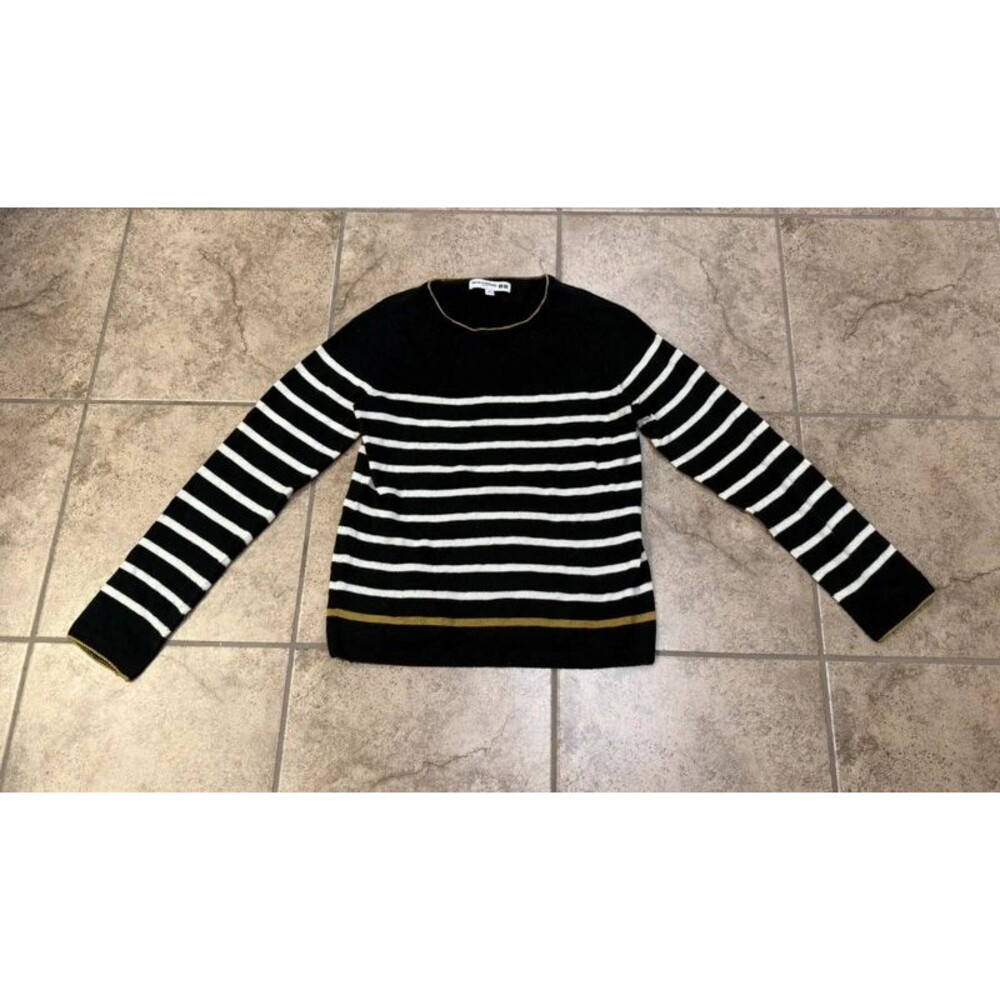 Sweater from the Uniqlo x Ines de la Fressange collaboration